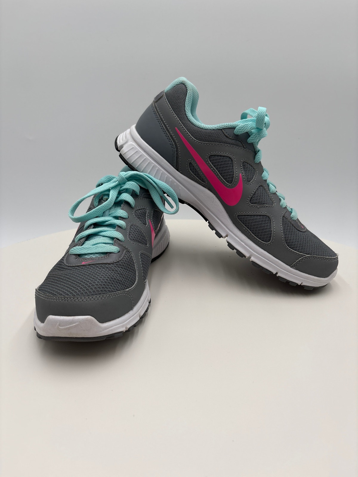 Nike Revolution